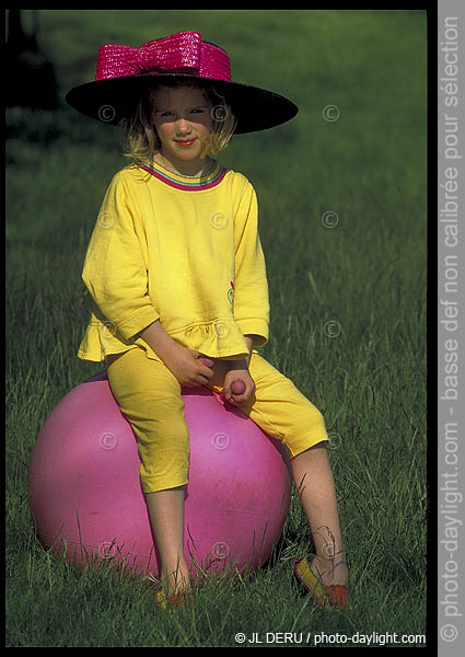 petite fille au chapeau - little girl with hat